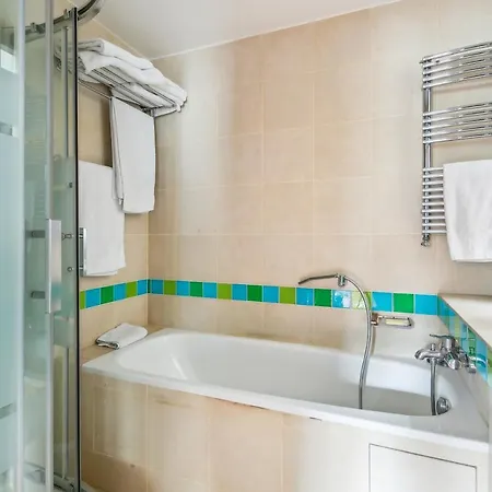 Apartment Apt Familial 6 Personnes Cirque D'hiver-marais By Weekome *